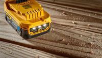Набор аккумуляторных батарей PowerStack DeWALT DCBP034E2