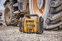 Аккумуляторный компрессор DeWALT DCC018N