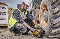 Аккумуляторный компрессор DeWALT DCC018N