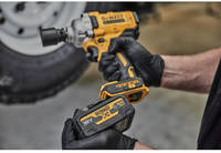 Гайковерт ударный аккумуляторный бесщеточный DeWALT DCF891NT