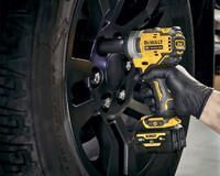 Гайковерт ударный аккумуляторный бесщеточный DeWALT DCF903P1