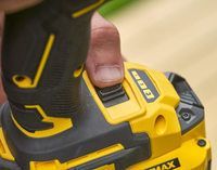 Гайковерт ударный аккумуляторный STANLEY FATMAX SFMCF820D2K