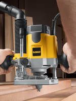 Фрезер сетевой DeWALT DW621KT