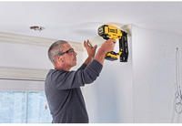 Пистолет гвоздезабивной аккумуляторный бесщеточный DeWALT DCN662D2