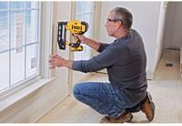 Пистолет гвоздезабивной аккумуляторный бесщеточный DeWALT DCN662D2