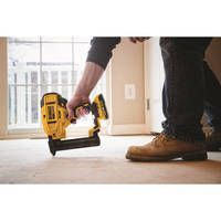 Степлер скобозабивной аккумуляторный бесщеточный DeWALT DCN681D2