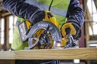 Пила дисковая аккумуляторная DeWALT DCS578T2