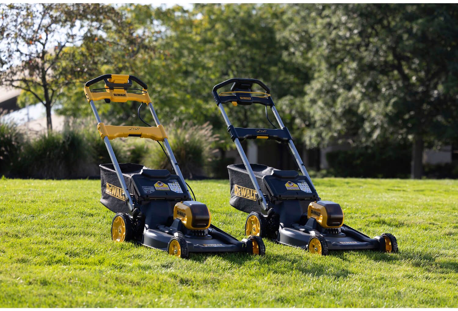 Газонокосилка аккумуляторная самоходная бесщеточная DeWALT DCMWSP156W2