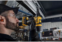 Аккумуляторный заклепочный пистолет DeWALT DCF403NT