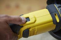 Шлифмашина угловая - болгарка аккумуляторная STANLEY FATMAX SFMCG400B