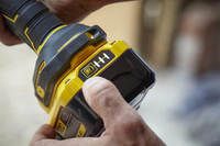 Шлифмашина угловая - болгарка аккумуляторная STANLEY FATMAX SFMCG400B