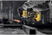 Шуруповерт ударный аккумуляторный бесщеточный DeWALT DCF860N
