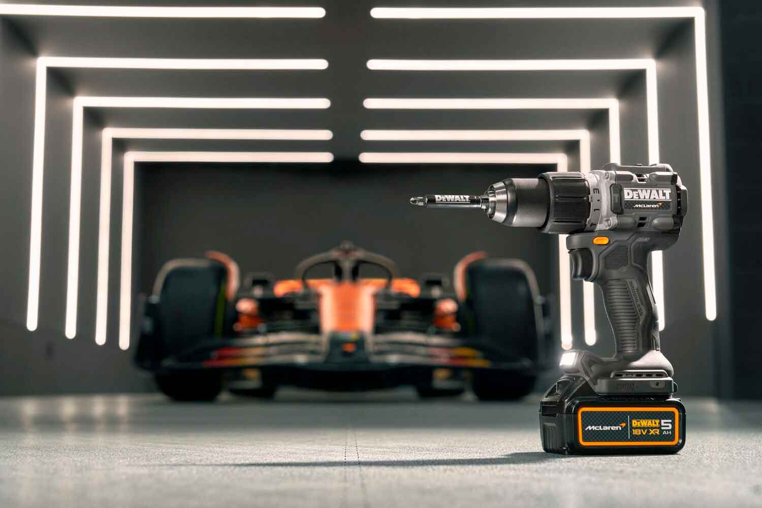 Дрель-шуруповёрт ударная McLaren F1 TEAM LIMITED EDITION DeWALT DCD85MP2T