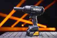 Гайковерт ударный аккумуляторный бесщеточный McLaren F1 TEAM SPECIAL EDITION DeWALT DCF99MP2T