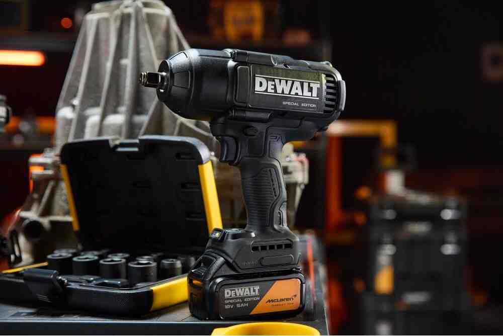 Гайковерт ударный аккумуляторный бесщеточный McLaren F1 TEAM SPECIAL EDITION DeWALT DCF99MP2T