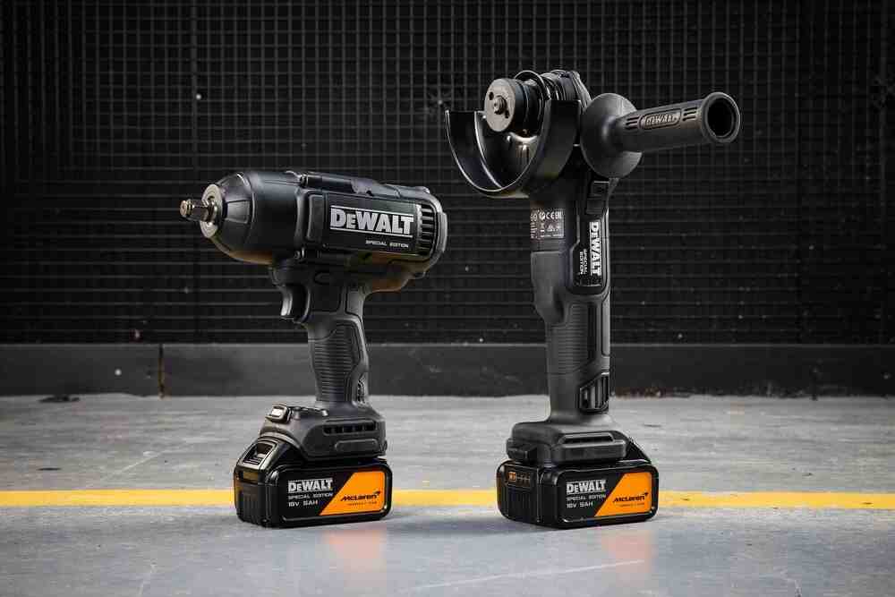 Набор из двух инструментов аккумуляторных бесщеточных McLaren F1 TEAM SPECIAL EDITION DeWALT DCK2225MP2T