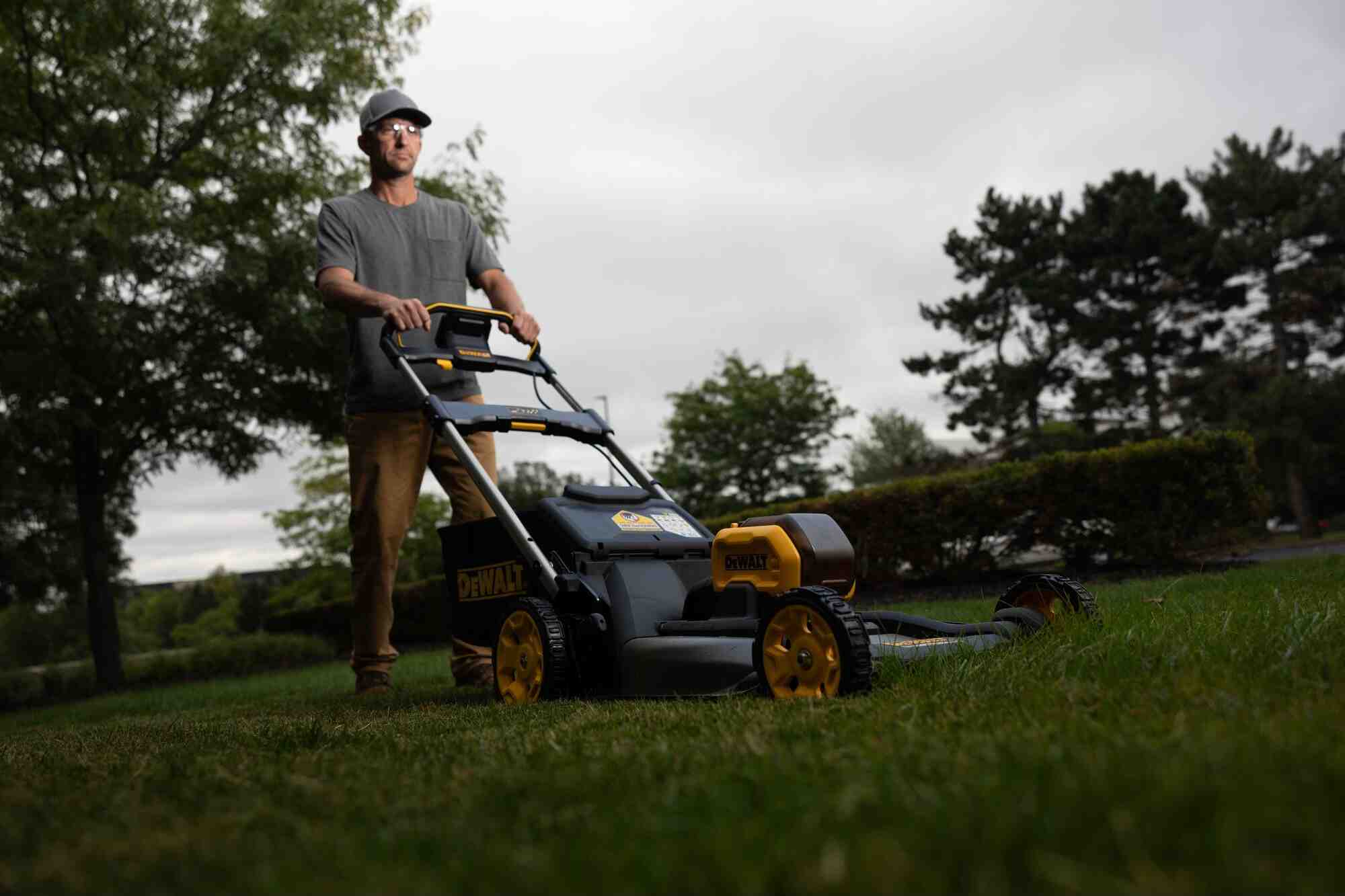 Газонокосилка аккумуляторная бесщёточная DeWALT DCMWP500KIT