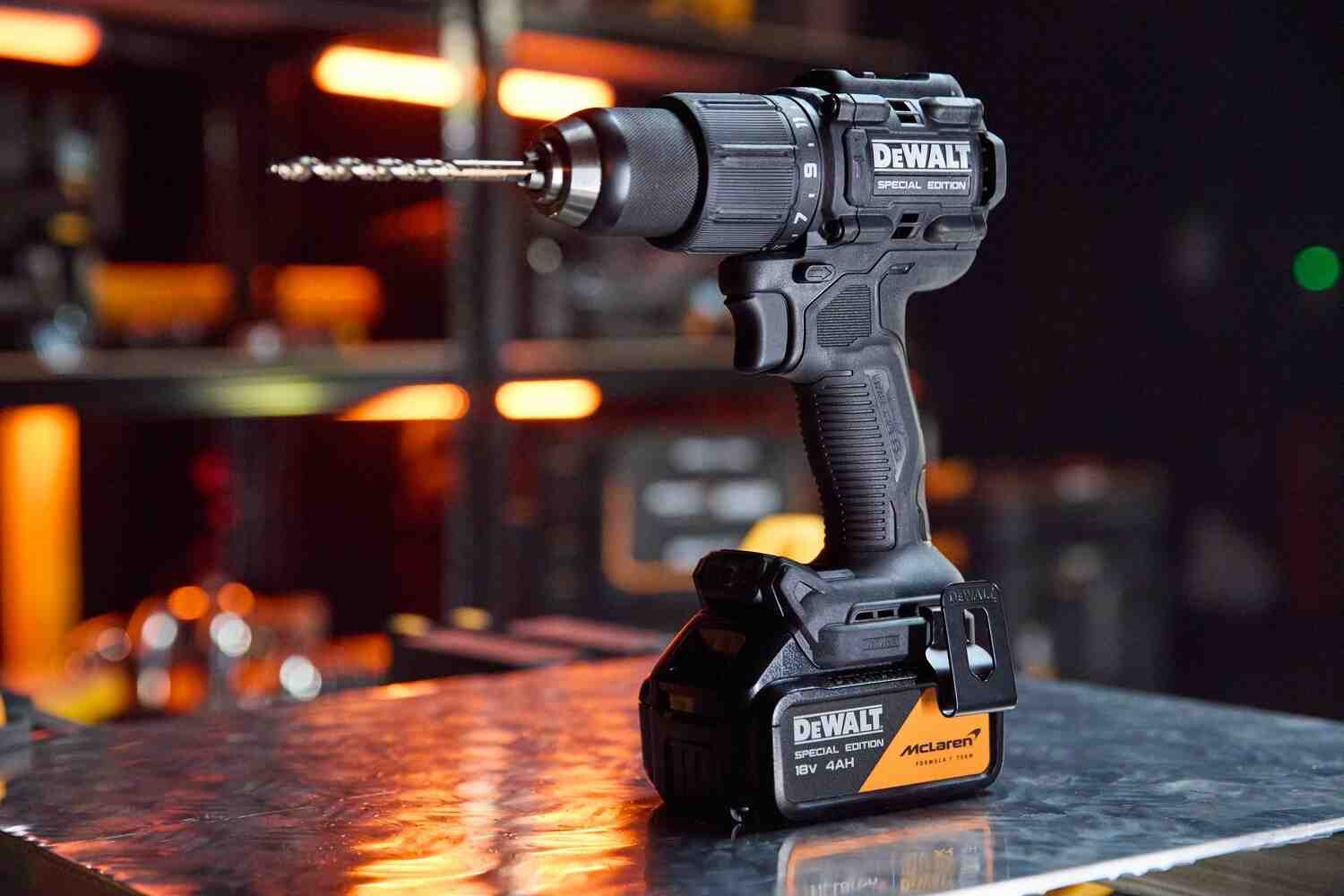 Дрель-шуруповёрт ударная McLaren F1 TEAM SPECIAL EDITION DeWALT DCD86MM1T